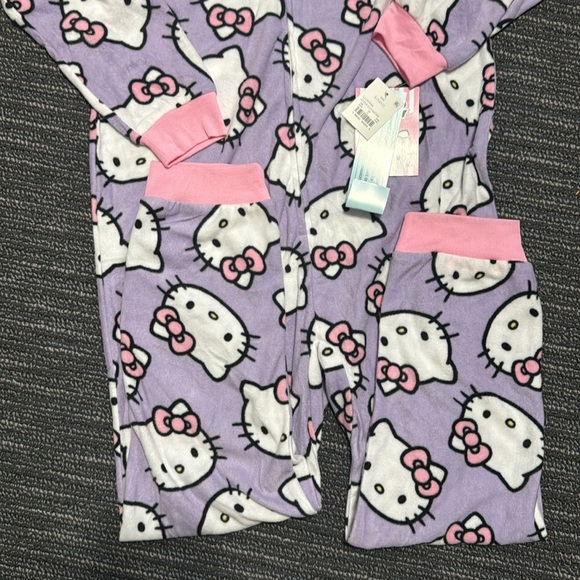 Hello Kitty onesie - Picture 2 of 3